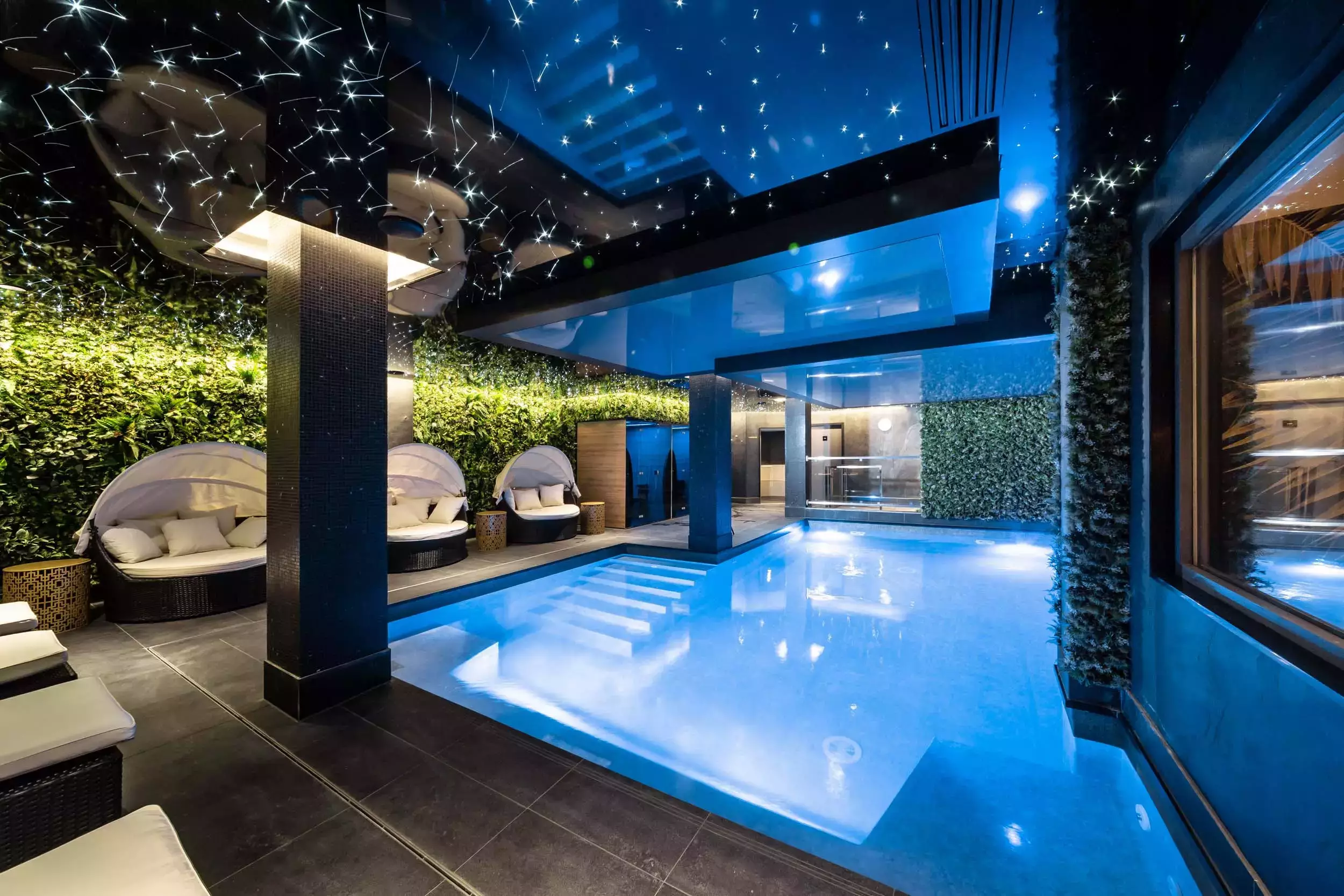 L'Espace Wellnes est ouvert de 7h00 à 23h00 par créneau de 1h
Son coût est de 9.00€ par personne et par heure, sous réserve de disponibilité.